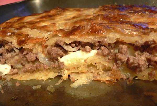 Рецепт мясных пирожков из слоеного теста